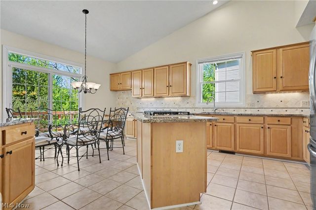 975 W Parkway Boulevard, Aurora, OH 44202