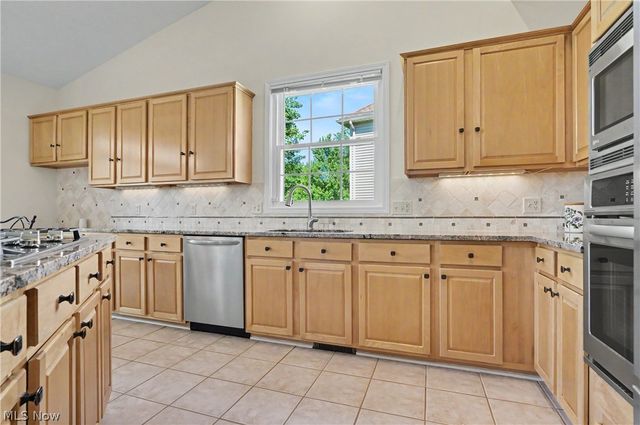 975 W Parkway Boulevard, Aurora, OH 44202