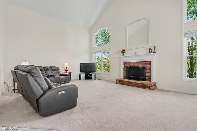 975 W Parkway Boulevard, Aurora, OH 44202