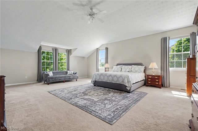 975 W Parkway Boulevard, Aurora, OH 44202
