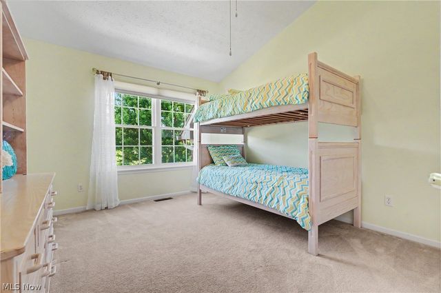975 W Parkway Boulevard, Aurora, OH 44202