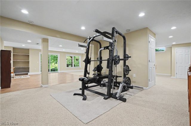 975 W Parkway Boulevard, Aurora, OH 44202