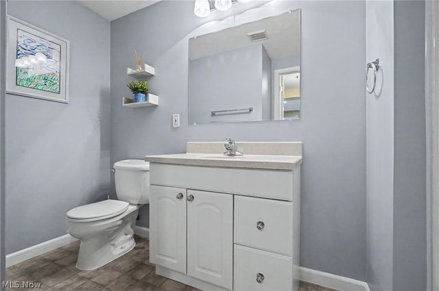 975 W Parkway Boulevard, Aurora, OH 44202