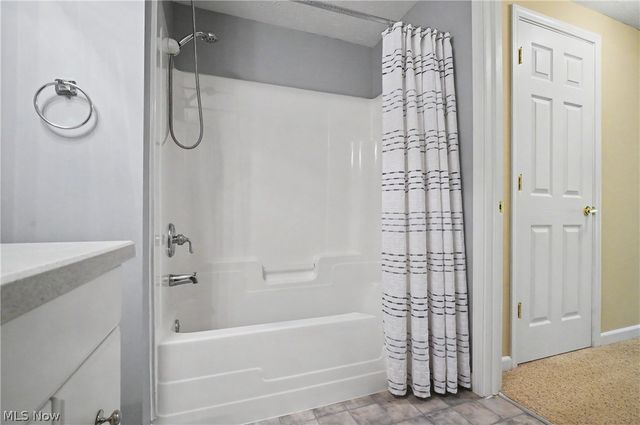 975 W Parkway Boulevard, Aurora, OH 44202