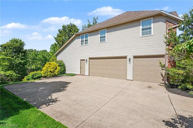 975 W Parkway Boulevard, Aurora, OH 44202