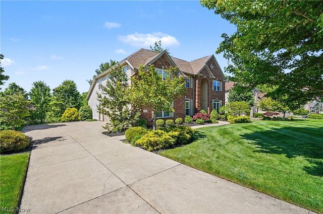 975 W Parkway Boulevard, Aurora, OH 44202