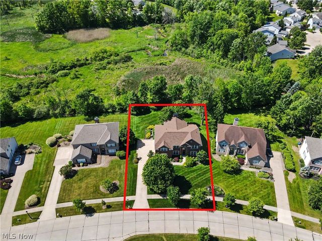 975 W Parkway Boulevard, Aurora, OH 44202
