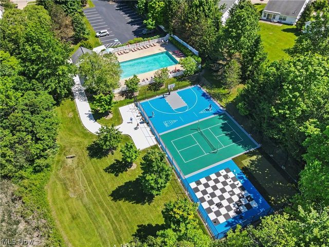 975 W Parkway Boulevard, Aurora, OH 44202