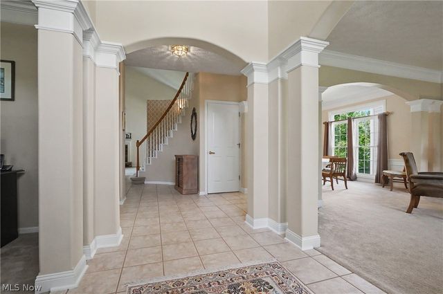 975 W Parkway Boulevard, Aurora, OH 44202