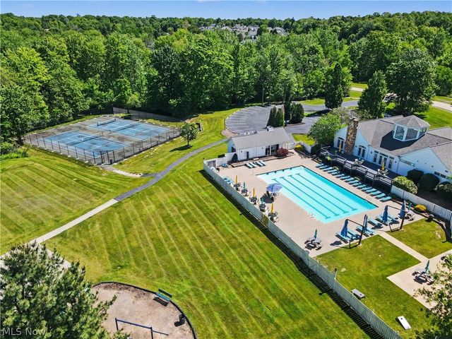 975 W Parkway Boulevard, Aurora, OH 44202