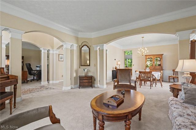 975 W Parkway Boulevard, Aurora, OH 44202