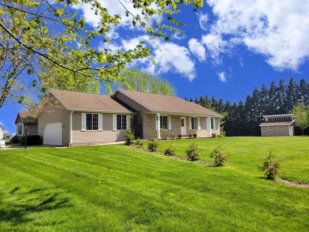 12454 Stoney Drive, Middlebury, IN 46540
