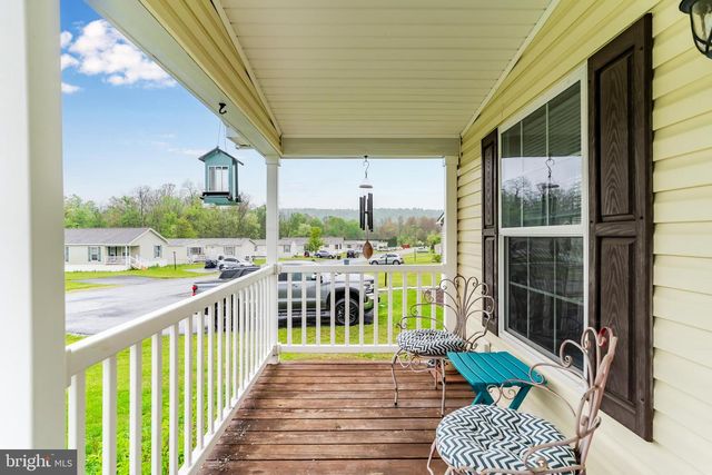 66 MEADOWVIEW DR, New Bloomfield, PA 17068