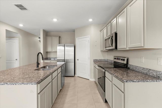 5246 MAHOGANY DRIVE, Mount Dora, FL 32757