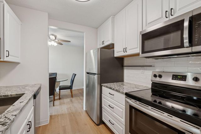 1181 Edgcumbe Road 405, Saint Paul, MN 55105