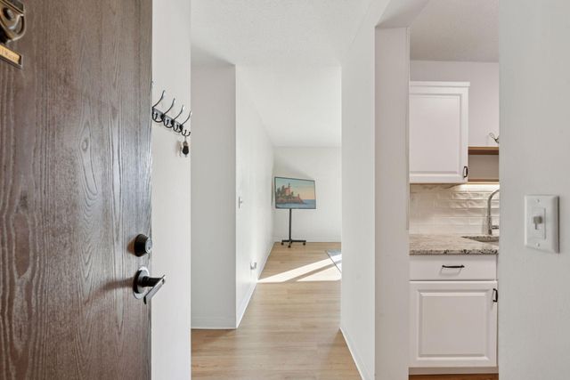 1181 Edgcumbe Road 405, Saint Paul, MN 55105