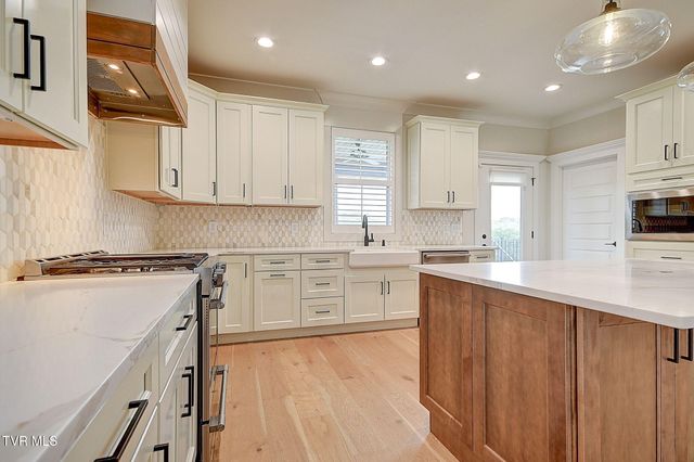 141 Laurel Ridge Drive, Jonesborough, TN 37659