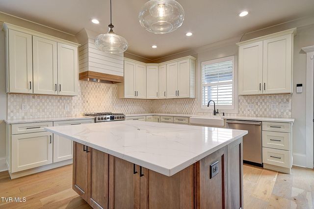 141 Laurel Ridge Drive, Jonesborough, TN 37659