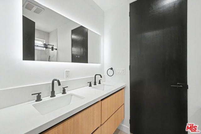 1907 S Corning Street 1, Los Angeles, CA 90034