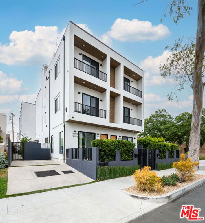 1907 S Corning Street 1, Los Angeles, CA 90034