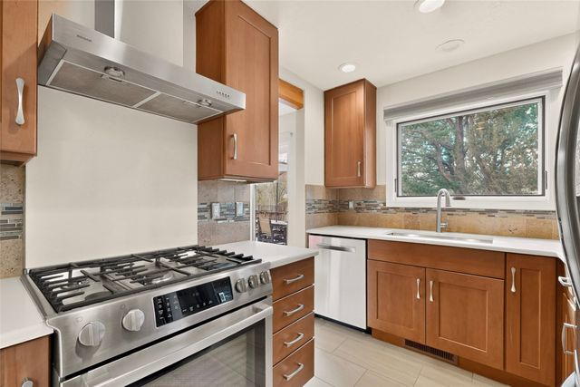 215 La Marta Court, Santa Fe, NM 87501