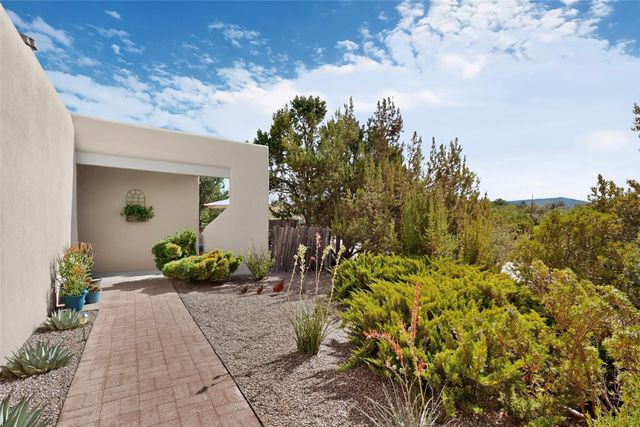 215 La Marta Court, Santa Fe, NM 87501
