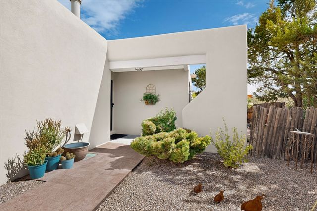 215 La Marta Court, Santa Fe, NM 87501