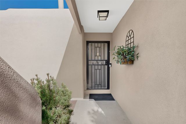 215 La Marta Court, Santa Fe, NM 87501