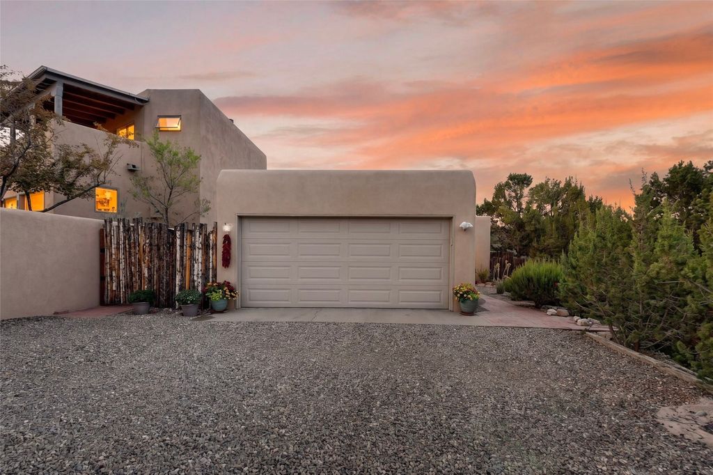 215 La Marta Court, Santa Fe, NM 87501