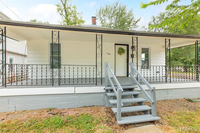 304 S Pence Street, East Alton, IL 62024