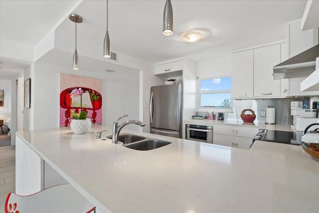 9393 MIDNIGHT PASS ROAD 606, Sarasota, FL 34242