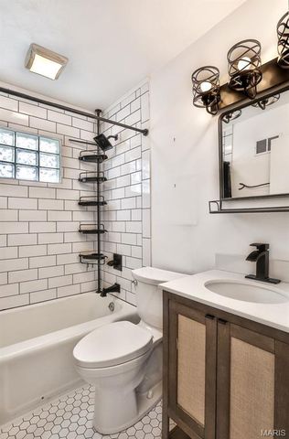 208 Huntleigh Drive, St Louis, MO 63122