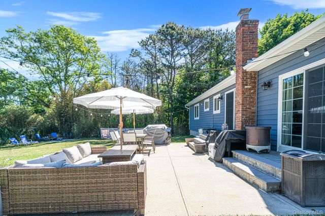 5 Megan Court, Bellport, NY 11713