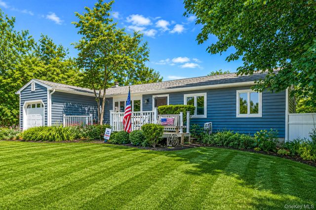 5 Megan Court, Bellport, NY 11713