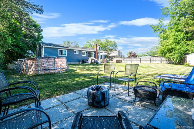 5 Megan Court, Bellport, NY 11713