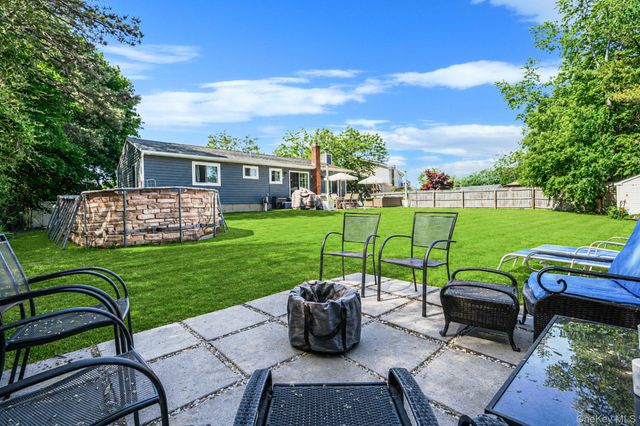 5 Megan Court, Bellport, NY 11713