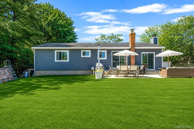 5 Megan Court, Bellport, NY 11713