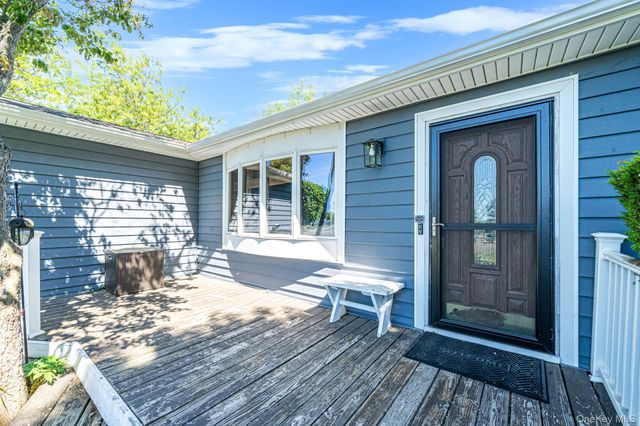 5 Megan Court, Bellport, NY 11713