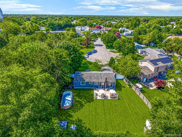 5 Megan Court, Bellport, NY 11713