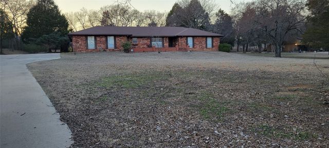 801 Hidden Lake Drive, Seminole, OK 74868