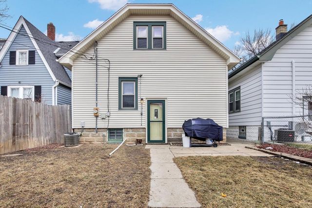 2215 S 73rd STREET, West Allis, WI 53219
