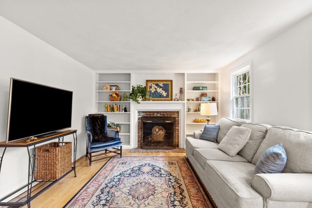 79 Colchester Dr, Plymouth, MA 02360