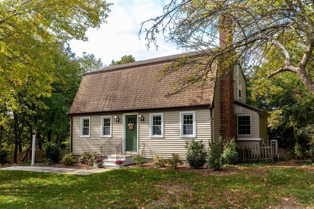 79 Colchester Dr, Plymouth, MA 02360
