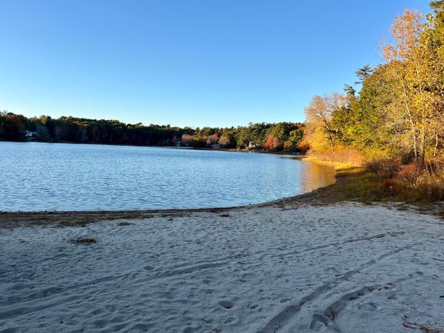 79 Colchester Dr, Plymouth, MA 02360