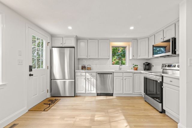 79 Colchester Dr, Plymouth, MA 02360