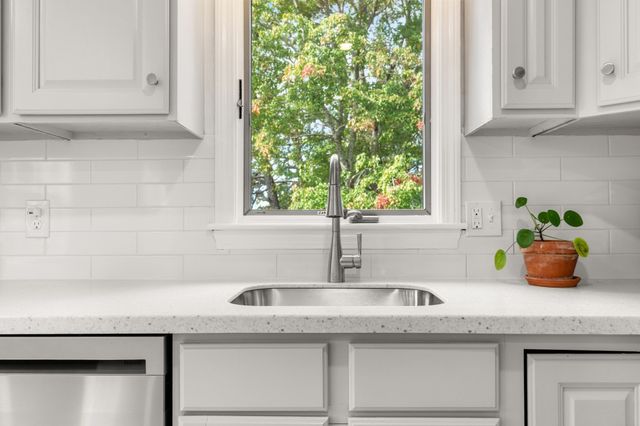 79 Colchester Dr, Plymouth, MA 02360