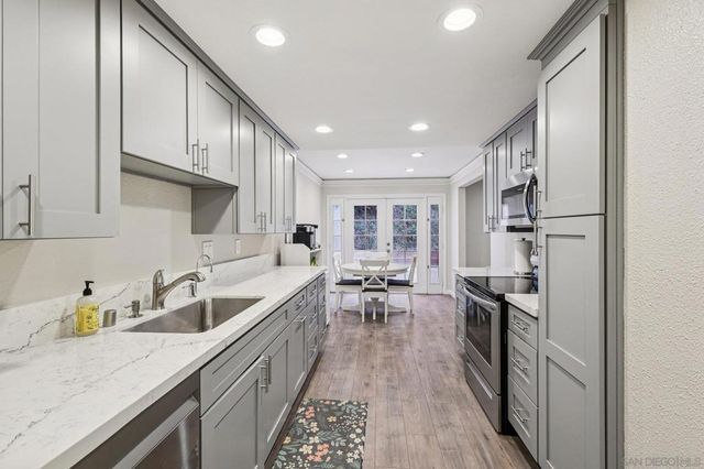 8870 Caminito Primavera, La Jolla, CA 92037