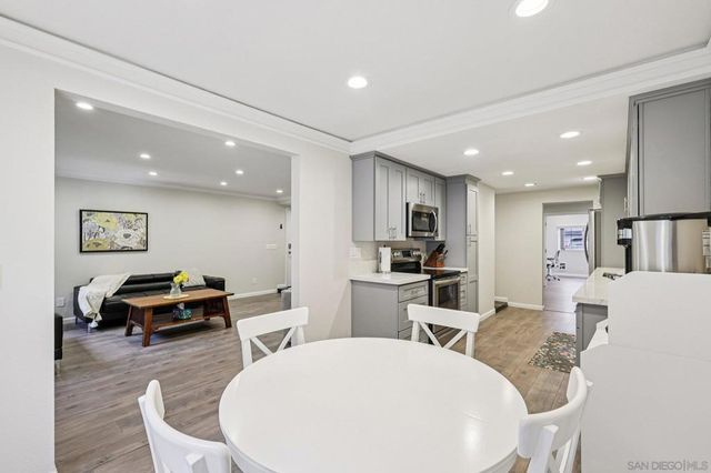 8870 Caminito Primavera, La Jolla, CA 92037