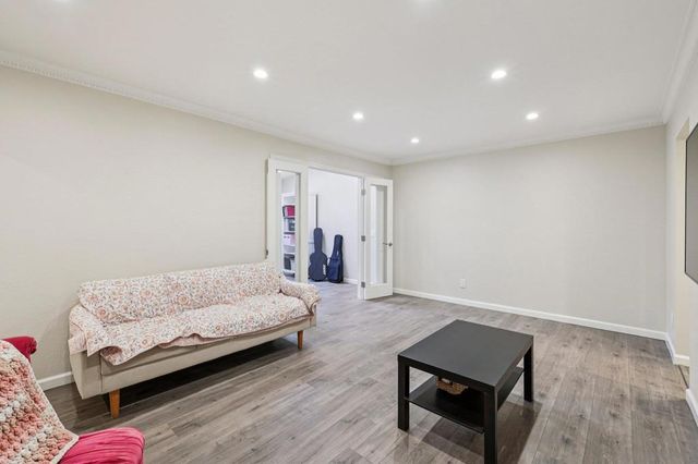 8870 Caminito Primavera, La Jolla, CA 92037