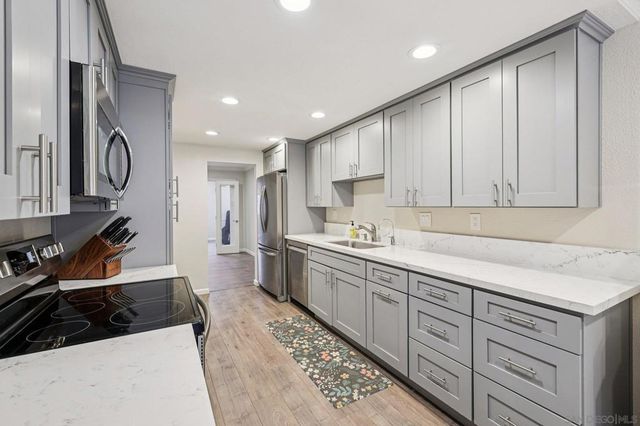 8870 Caminito Primavera, La Jolla, CA 92037